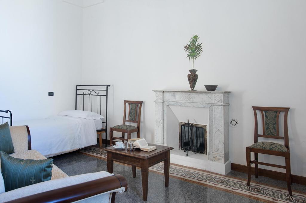לינה וארוחת בוקר מינרווינו די ל'צה Palazzo Scarciglia - Dimora D'Epoca חדר תמונה
