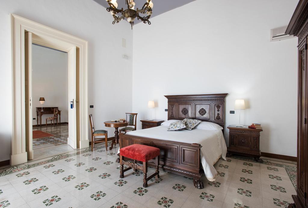 לינה וארוחת בוקר מינרווינו די ל'צה Palazzo Scarciglia - Dimora D'Epoca מראה חיצוני תמונה