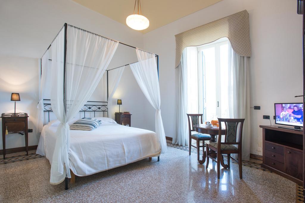 לינה וארוחת בוקר מינרווינו די ל'צה Palazzo Scarciglia - Dimora D'Epoca חדר תמונה