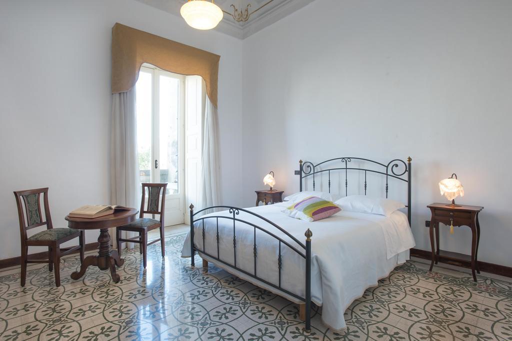 לינה וארוחת בוקר מינרווינו די ל'צה Palazzo Scarciglia - Dimora D'Epoca מראה חיצוני תמונה