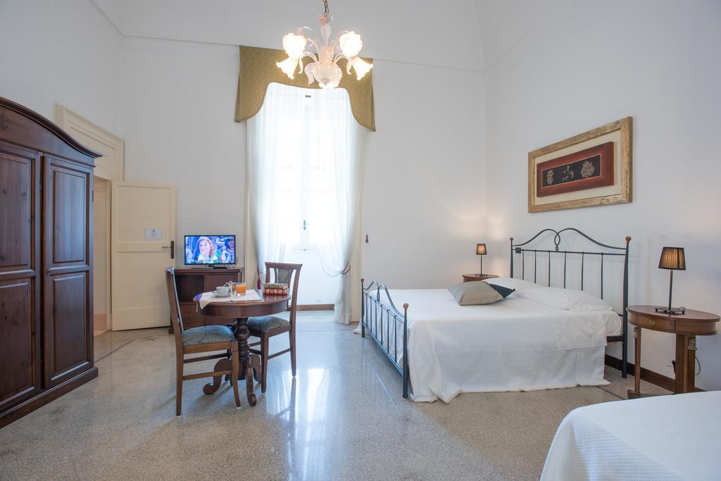 לינה וארוחת בוקר מינרווינו די ל'צה Palazzo Scarciglia - Dimora D'Epoca חדר תמונה