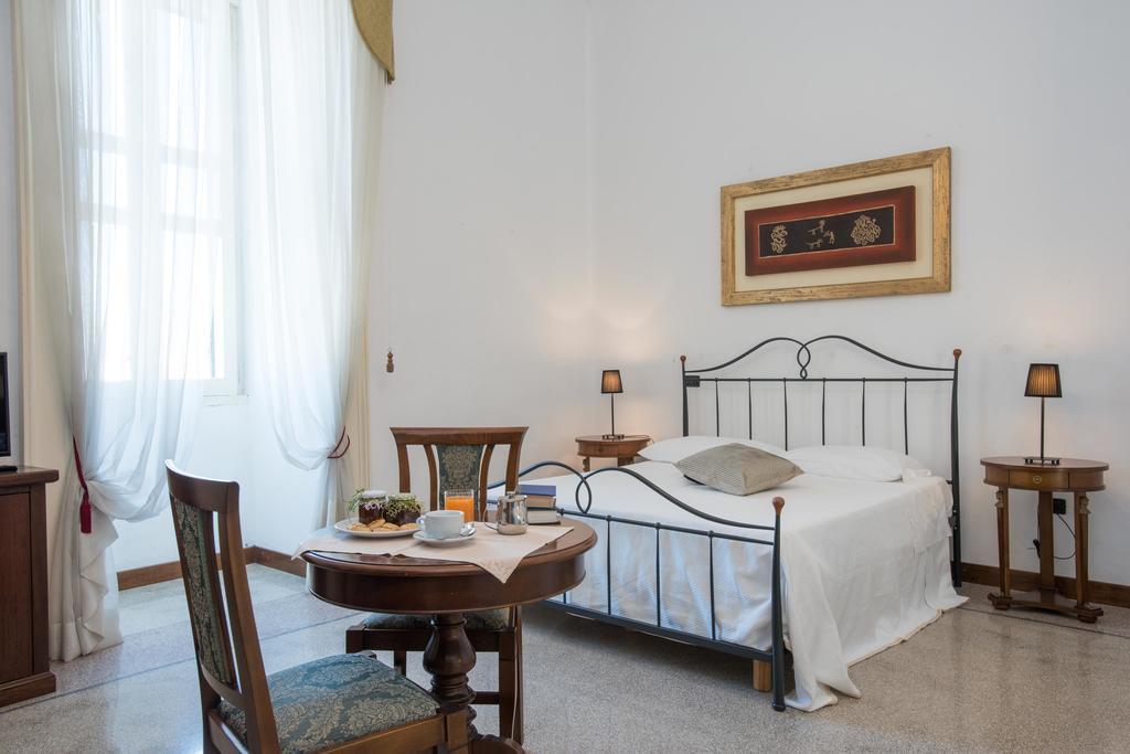 לינה וארוחת בוקר מינרווינו די ל'צה Palazzo Scarciglia - Dimora D'Epoca מראה חיצוני תמונה