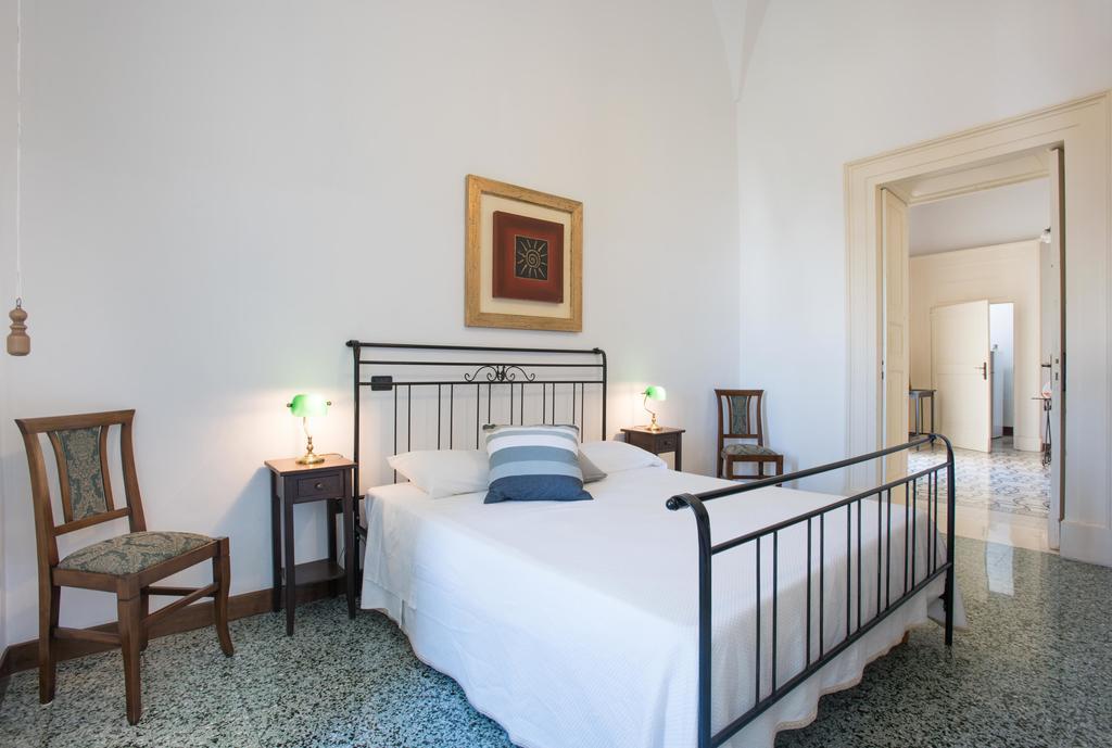 לינה וארוחת בוקר מינרווינו די ל'צה Palazzo Scarciglia - Dimora D'Epoca מראה חיצוני תמונה