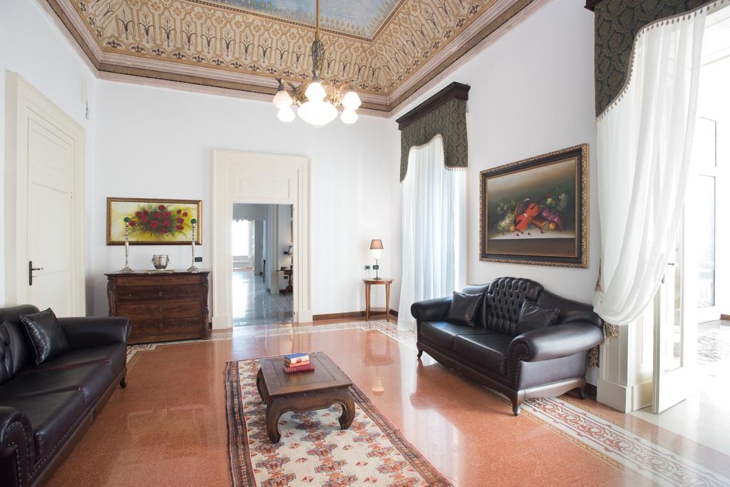 לינה וארוחת בוקר מינרווינו די ל'צה Palazzo Scarciglia - Dimora D'Epoca מראה חיצוני תמונה