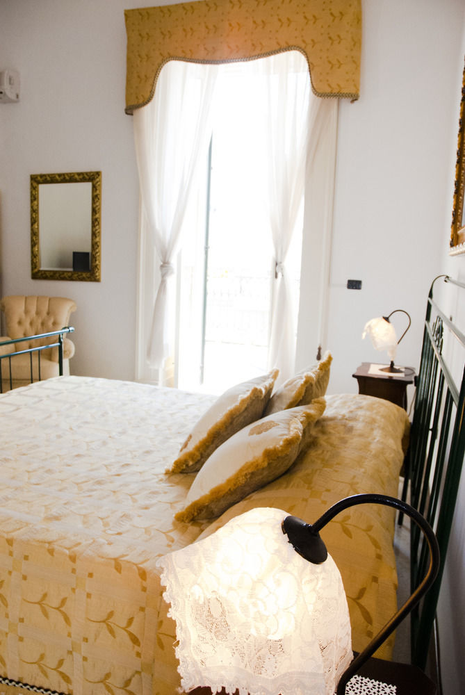 לינה וארוחת בוקר מינרווינו די ל'צה Palazzo Scarciglia - Dimora D'Epoca מראה חיצוני תמונה
